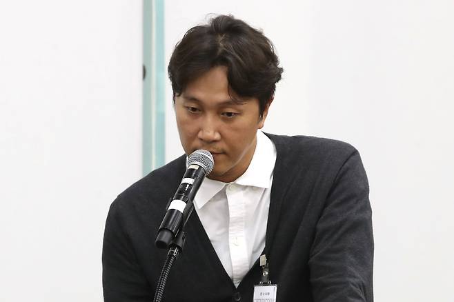 Psychiatrist and TV personality Yang Jae-woong appears as a witness at a comprehensive audit of the Ministry of Health and Welfare and related agencies held by the National Assembly’s Health and Welfare Committee in Yeouido, western Seoul, on Oct. 23, 2024, as he answers lawmakers’ questions about a patient death at a hospital he runs. [NEWS1]