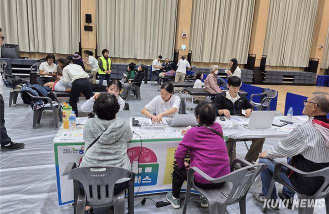 농촌 왕진버스 현장 진행 모습.