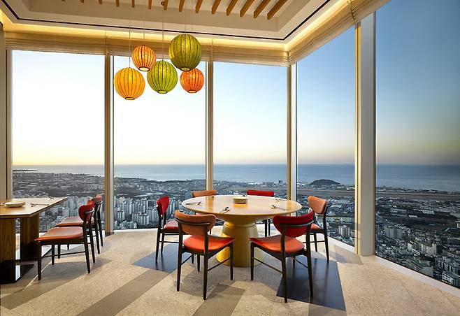 제주 드림타워 복합리조트 내 그랜드 하얏트 제주의 ‘스카이뷰 포차’ 모습. [롯데관광개발]