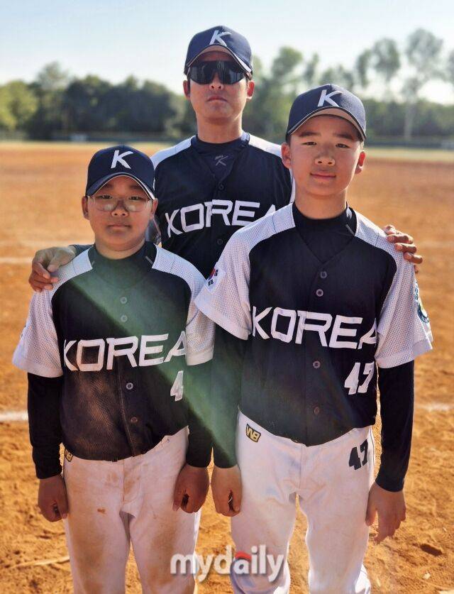대한유소년야구연맹 20기 유소년K대표팀 고수호, 남성호 감독, 김재희(이상안양시유소년야구단)./가오슝(대만)=노찬혁 기자