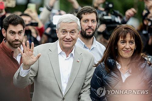 14일(현지시간) 칠레 대선 결선서 승리한 호세 안토니오 카스트 대통령 당선인 [산티아고 로이터=연합뉴스 제공]