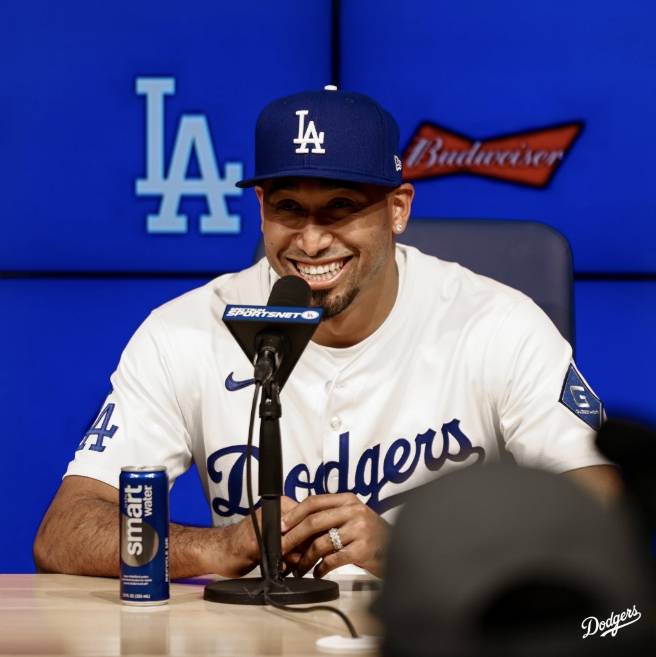 ▲ 에드윈 디아즈는 LA 다저스 입단식에서 활짝 웃었다. ⓒ LA 다저스 SNS