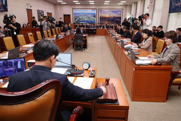 12.29 여객기 참사 진상규명과 피해자 및 유가족의 피해구제를 위한 특별위원회 전체회의. 연합뉴스