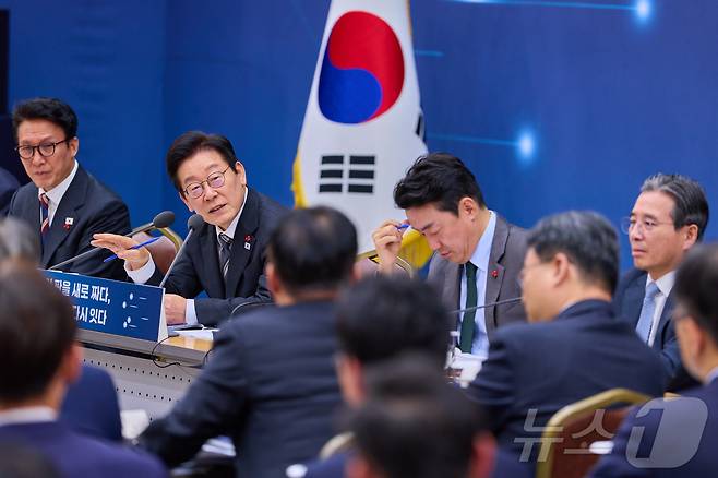 이재명 대통령이 12일 세종시 정부세종컨벤션센터에서 열린 국토교통부 업무보고에서 발언하고 있다. (대통령실 제공. 재판매 및 DB 금지) 2025.12.12/뉴스1 ⓒ News1 이재명 기자