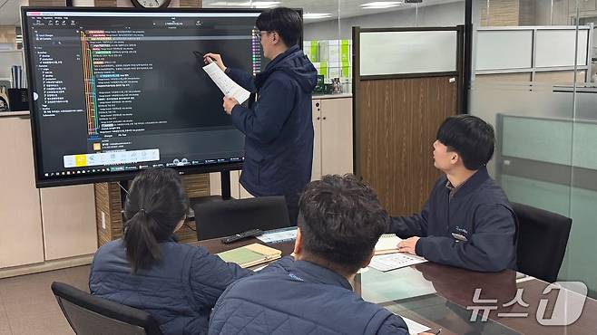부산교통공사가 데브옵스(DevOps) 환경을 자체 구축한 이후 프로그램 사용자 교육을 진행하는 모습 (부산교통공사 제공. 재판매 및 DB금지)