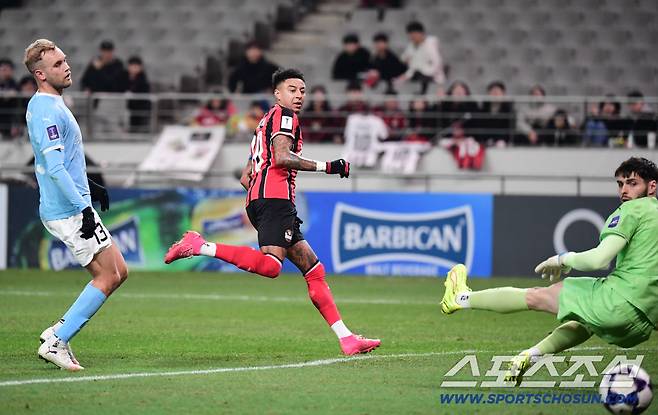10일 오후 서울월드컵경기장에서 아시아챔피언스리그 엘리트(ACLE) 리그 6차전 FC서울과 멜버른시티FC의 경기가 열렸다. 전반전 선취골을 성공시킨 FC서울 린가드. 상암=송정헌 기자songs@sportschosun.com/2025.12.10/