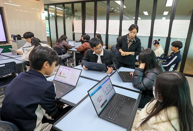 3일 오전 전북 남원시 사매면 용북중학교 학생들. 스위시 교육모델인 IB(국제 바칼로레아) 교육방식으로 인기가 높다. /김영근 기자