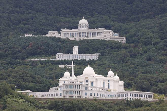 한학자 통일교 총재에 대한 민중기 특별검사팀 조사가 종료된 가운데 18일 오전 경기도 가평군 통일교 본부 일대가 적막하다./연합뉴스