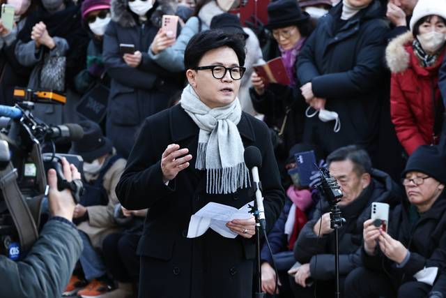 한동훈 전 국민의힘 대표가 지난 3일 서울 여의도 국회도서관 앞 쪽문에서 12ㆍ3 비상계엄 1주년 관련 기자회견을 하고 있다. 연합뉴스