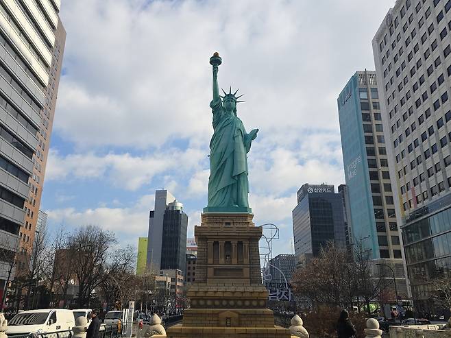 “나 자유의 여신, 서울을 지킨다” 광통교 옆 자유의여신상
