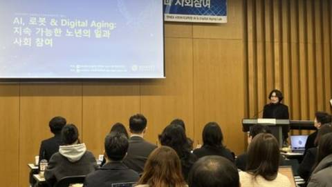 남석인 연세대학교 사회복지대학원 교수(맨 오른쪽)가 주최 취지를 설명하고 있다.