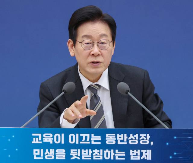 이재명 대통령이 12일 세종시 정부세종컨벤션센터에서 열린 교육부·국가교육위원회·법제처 업무보고에서 발언하고 있다.연합뉴스