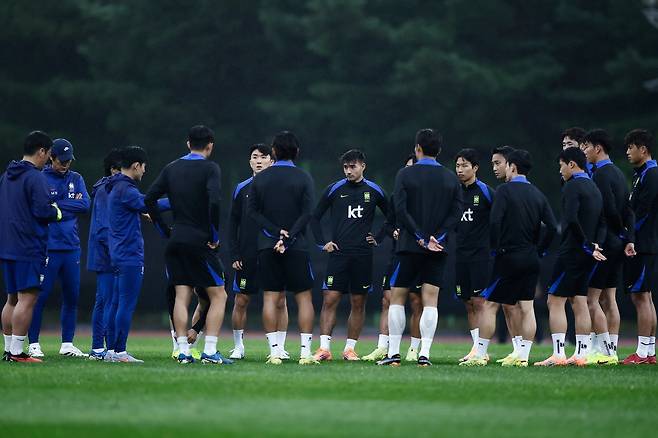 한국축구대표팀이 내년 3월 유럽 원정 A매치서 오스트리아와 맞대결을 펼칠 것으로 보인다. 북중미월드컵 개막을 앞둔 내년 6월 초엔 국내 출정식을 생략하고 멕시코 현지 소집 후 A매치 2경기를 치르는 방안을 고려하고 있다. 사진제공│대한축구협회
