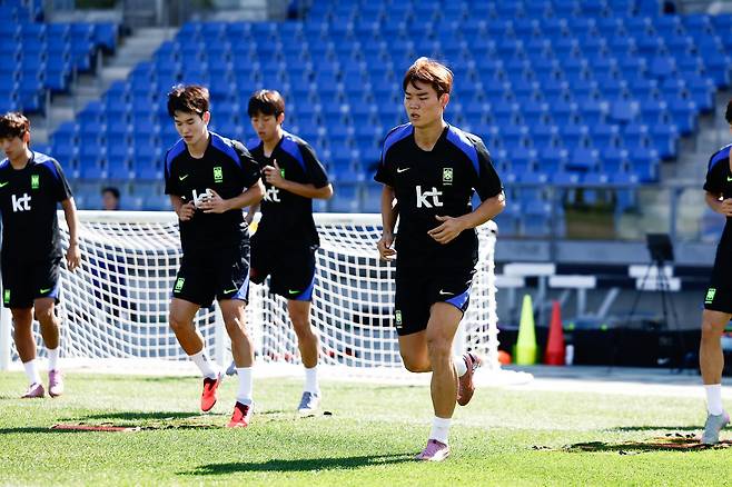 한국축구대표팀이 내년 3월 유럽 원정 A매치서 오스트리아와 맞대결을 펼칠 것으로 보인다. 북중미월드컵 개막을 앞둔 내년 6월 초엔 국내 출정식을 생략하고 멕시코 현지 소집 후 A매치 2경기를 치르는 방안을 고려하고 있다. 사진제공│대한축구협회