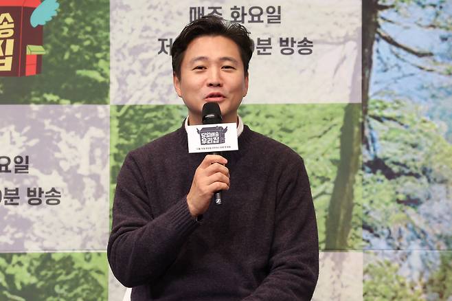 손창우 CP가 16일 서울 구로구 더링크서울에서 열린 JTBC 예능 ‘당일배송 우리집’제작발표회에서 인사말을 하고 있다. 연합뉴스