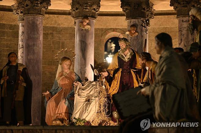 성베드로 광장에 설치된 예수 탄생 조형물 [AFP 연합뉴스 자료사진 재판매 및 DB 금지]