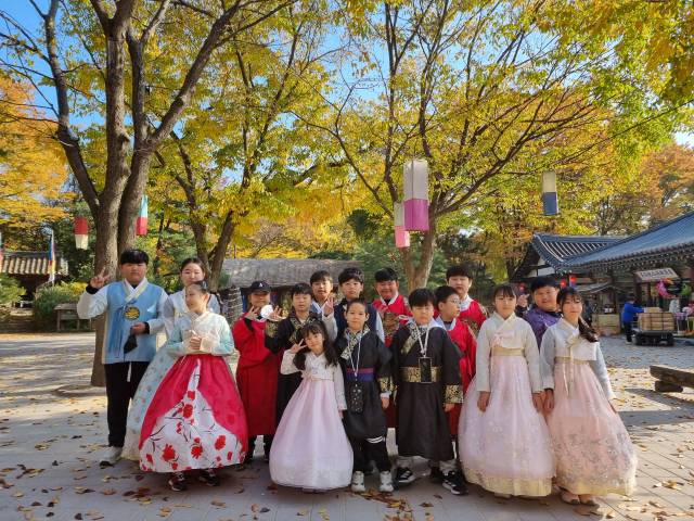 천동초등학교 학생들의 전통문화 체험학습 모습. 천동초등학교 제공