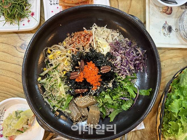 묵과 피칸이 들어간 비빔밥이 포함된 ‘선교사의 밥상’ (사진=김명상 기자)