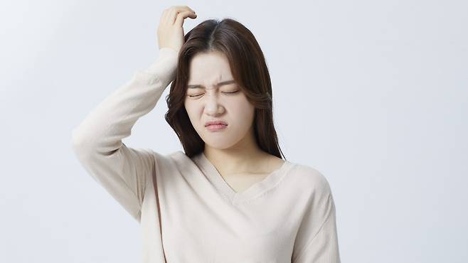 원인 모를 두통에 시달릴 때는 '자율신경실조증'을 의심할 수 있다｜출처: 클립아트코리아
