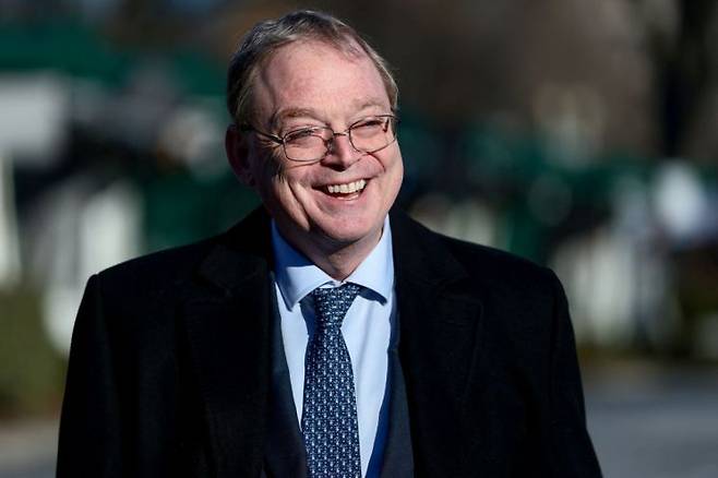 케빈 해싯 백악관 국가경제위원장 16일(현지시간) 미국 워싱턴D.C. 백악관 앞에서 취재진의 질문에 답하고 있다. 로이터연합뉴스