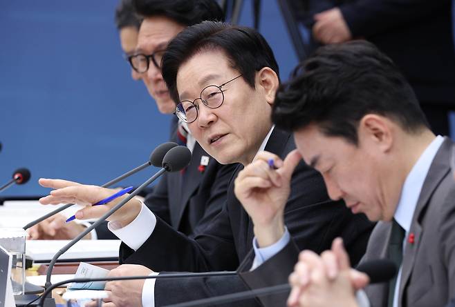 이재명 대통령이 12일 '혁신과 신뢰로 도약하는 대한민국' 국토교통부 업무보고에 참석해 발언하고 있다. 대통령실사진기자단