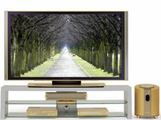 LG전자가 2004년 11월 출시한 71인치 플라즈마 디스플레이 패널(PDP) TV. 사진=LG전자