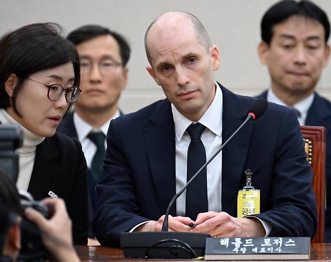 Coupang CEO Harold Rogers attends a parliamentary hearing in Seoul on Wednesday. (Lee Sang-sub/The Korea Herald)