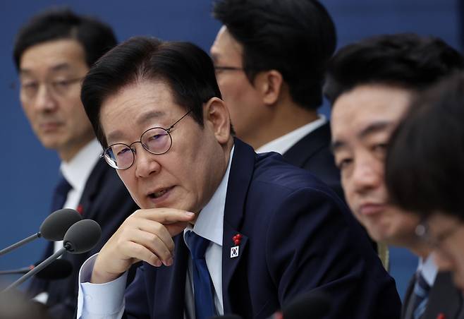 이재명 대통령이 17일 정부세종컨벤션센터에서 열린 기후부(기상청)·원안위 업무보고에서 발언을 하고 있다. 2025.12.17 대통령실사진기자단   김호영기자