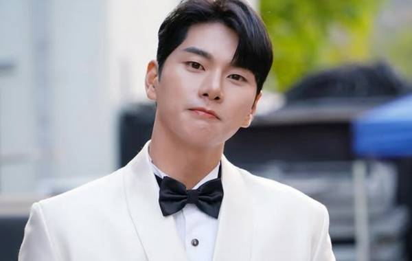 배우 이이경의 '놀면 뭐하니?' 하차 전말을 두고 진실공방이 이어지고 있다. 사진은 배우 이이경 모습. /사진=이이경 인스타그램 캡처