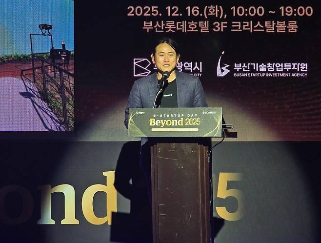 유니콘기업 특강에 나선 백준호 퓨리오사에이아이(AI) 대표는 “스타트업이 직면한 제한된 환경이 축복이 될 수 있다”며 “혁신적인 아이디어를 갖고 있는 창업가들은 용기를 갖고 더 크게 도전하라”고 강조했다. 부산=이주현 기자