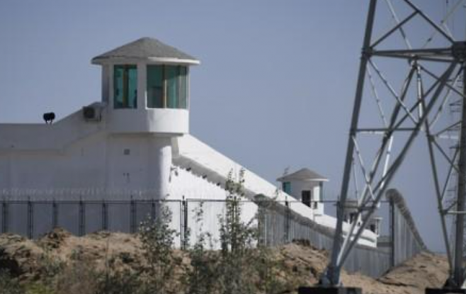 2019년 5월 30일 촬영된 중국 신장위구르자치구 내 이슬람 소수민족 재교육수용소로 추정되는 건물. AFP 연합뉴스