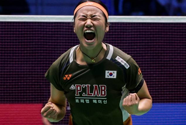 안세영(삼성생명·세계 1위)은 17일(한국시간) 중국 항저우 올림픽스포츠센터 체육관에서 열린 2025 세계배드민턴연맹(BWF) 월드투어 파이널 여자 단식 A조 1차전에서 인도네시아의 푸트리 쿠수마 와르다니(세계 7위)를 게임스코어 2-1(21-16 8-21 21-8)로 이겼다. 이날 패배로 와르다니는 안세영 상대로 9전 전패를 기록했지만 직전에 게임스코어 0-2로 패했던 호주 오픈(슈퍼 500) 결승전과 달리 안세영 상대로 3세트까지 치른 점에 만족감을 드러냈다. 연합뉴스