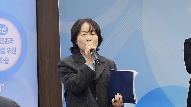 송정순 원장이 앞으로 계획을 설명하고 있다.