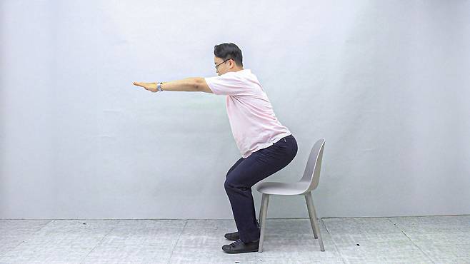 의자 스쿼트｜출처: 하이닥