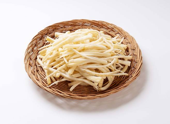 도라지는 가래 배출 효능이 뛰어나고 염증 치료 기능도 있어 차로 마시면 기관지염에 좋다. 사진= 게티이미지뱅크