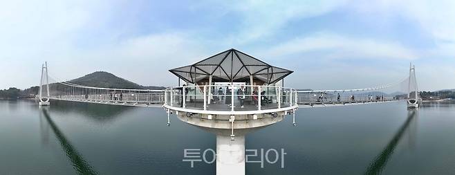 탑정호 출렁다리/사진-논산시
