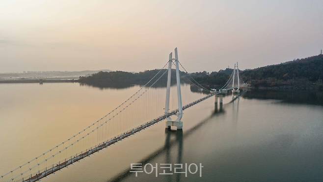 논산시 탑정호 출렁다리/사진-논산시