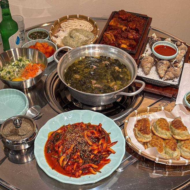 카리나와 지젤이 찾은 성수 미역 수제비 전골 맛집 실비옥. 사진 네이버지도 실비옥 업체 등록 사
