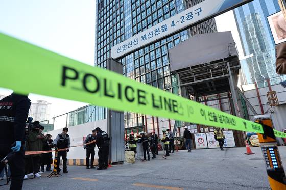 서울 여의도 신안산선 복선전철 지하 공사 현장에서 사고가 발생해 현장이 통제되고 있다. 뉴스1