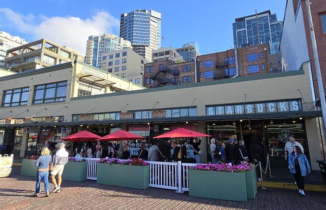 FIFA월드컵이 열리는 시애틀의 세계 스타벅스 1호점