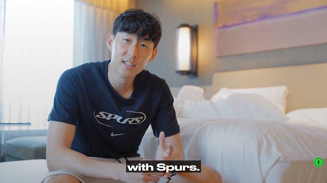 토트넘은 17일(한국시간) 구단 공식 영상 플랫폼 스퍼스플레이를 통해 헌정 다큐멘터리 ‘손흥민의 홈커밍, 토트넘의 오리지널 다큐멘터리’를 공개했다. 14분 분량의 영상에는 손흥민이 토트넘에서 남긴 발자취가 담겼다. 사진출처|스퍼스플레이 캡처