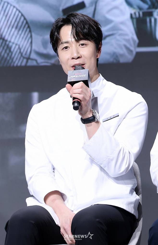 백수저 셰프 손종원이 17일 서울 종로구 JW 메리어트 동대문 스퀘어 서울에서 열린 넷플릭스 예능 '흑백요리사: 요리 계급 전쟁2' 기자간담회에서 질의응답을 하고 있다./2025.12.17 /사진=김휘선 hwijpg@