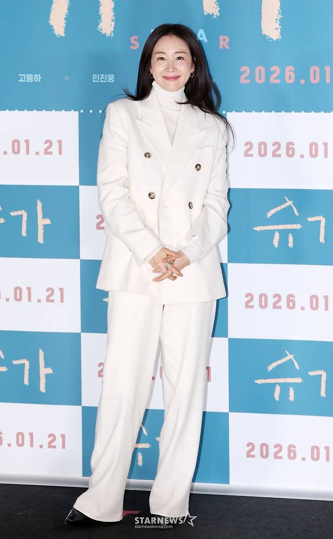 최지우, 올 화이트도 찰떡 소화[★포토]