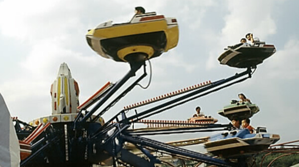 광주 패밀리랜드의 놀이기구인 스타워즈. 30년이 넘은 지금까지도 유지하고 있는 대표적인 놀이시설이다. 연합뉴스