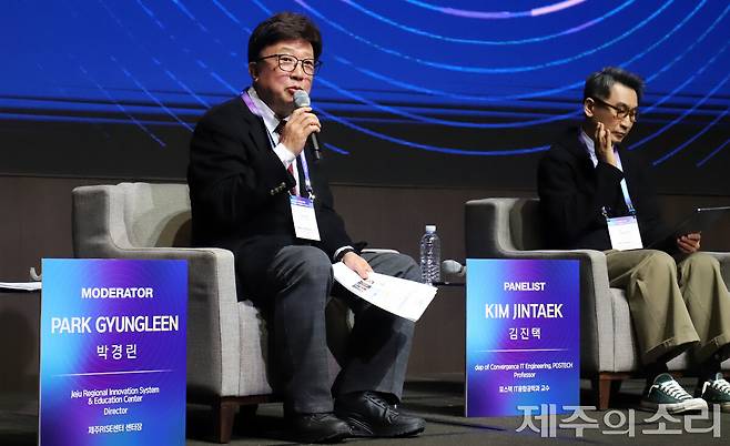 박경린 제주대 RISE센터장과 김진택 교수. ⓒ제주의소리