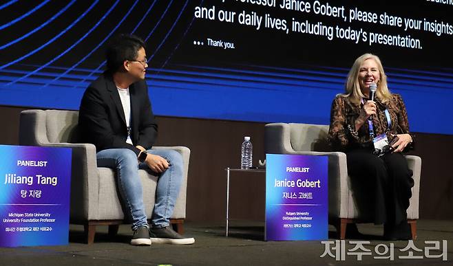 탕 지량 석좌교수와 쟈니스 고버트(Janice Gobert) 러트거스 대학교 석좌교수. ⓒ제주의소리