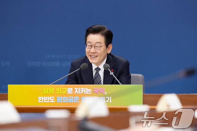 이재명 대통령이 19일 서울 종로구 정부서울청사 별관에서 열린 외교부(재외동포청)·통일부 업무보고에서 발언하고 있다. (대통령실 제공. 재판매 및 DB 금지) 2025.12.19/뉴스1 ⓒ News1 허경 기자