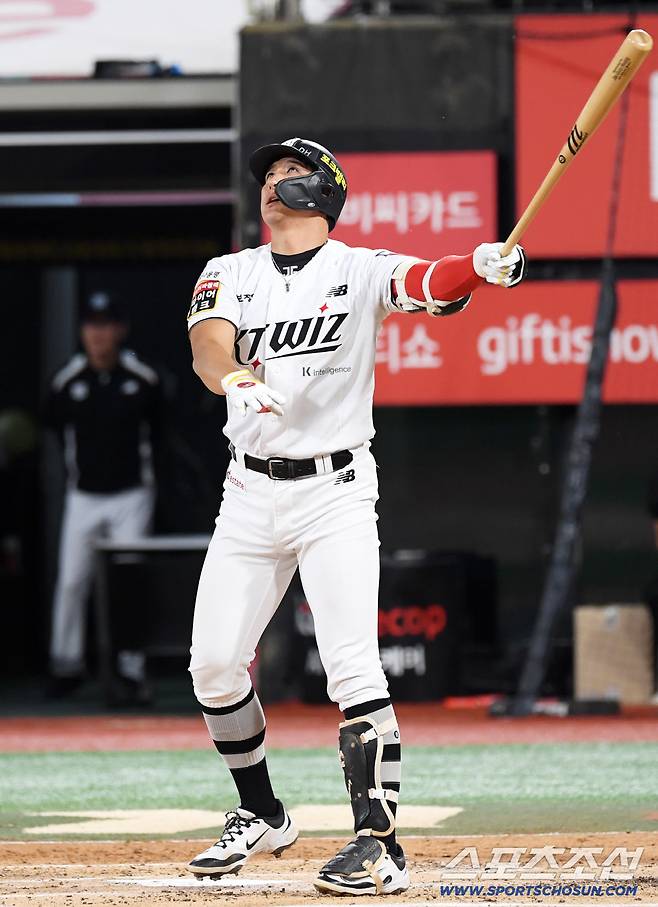 23일 수원KT위즈파크에서 열린 KBO리그 KT 위즈와 키움 히어로즈의 경기. KT 황재균이 타격을 하고 있다. 수원=박재만 기자 pjm@sportschosun.com/2025.09.23/