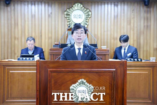 영주시의회 전규호 의원이 5분자유발언을 통해 먹거리축제를 제안하고 있다. /영주시의회