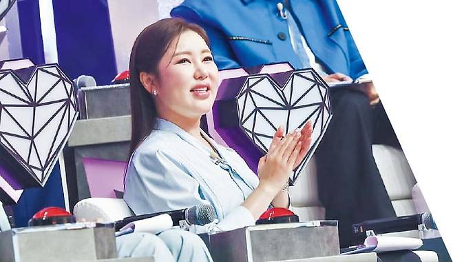 TV조선‘미스트롯4’에 새롭게 마스터로 합류한 ‘골프 여제’ 박세리(오른쪽)와 7년 만에 돌아온 ‘미스트롯 초대 진(眞)’ 송가인.